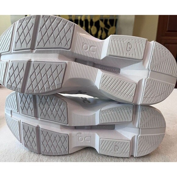 On Running Cloudpulse NEW Size 8.5W Wide Running Shoes White/Frost Mens Training main image 6